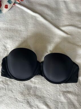 Forever 21 Black Strapless Smooth Molded Bra